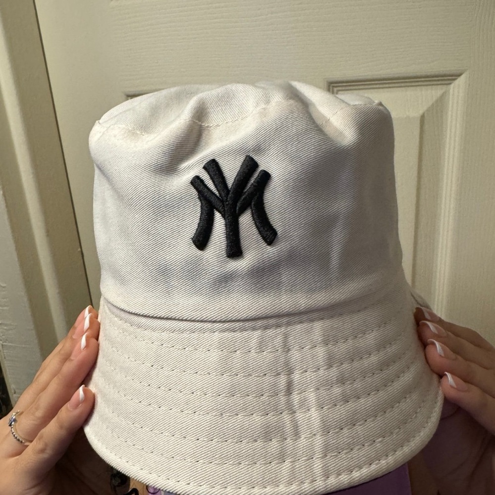 #23 Reversible bucket hat!